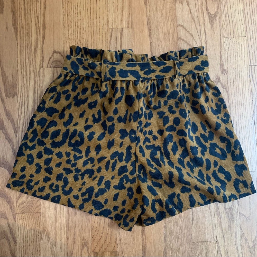 Forever 21 Leopard Print Corduroy Shorts - Size Medium - EUC - Picture 2 of 9
